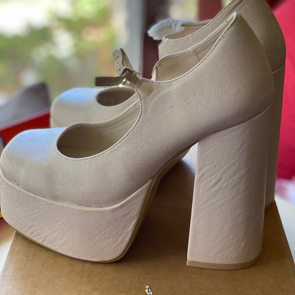 PLATFORM HEELS NWOB - Picture 2 of 4
